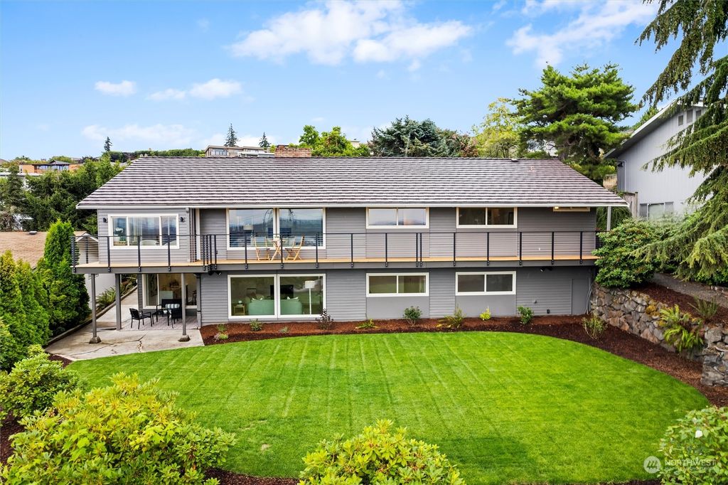 Photo of 4447 137th Ave SE Ave, Bellevue, WA 98006 (MLS # 2279324)