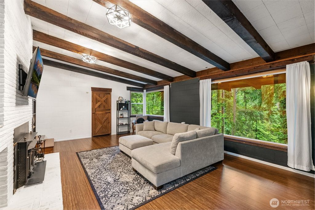 Photo of 17522 33rd Avenue NE, Lake Forest Park, WA 98155 (MLS # 2424600)