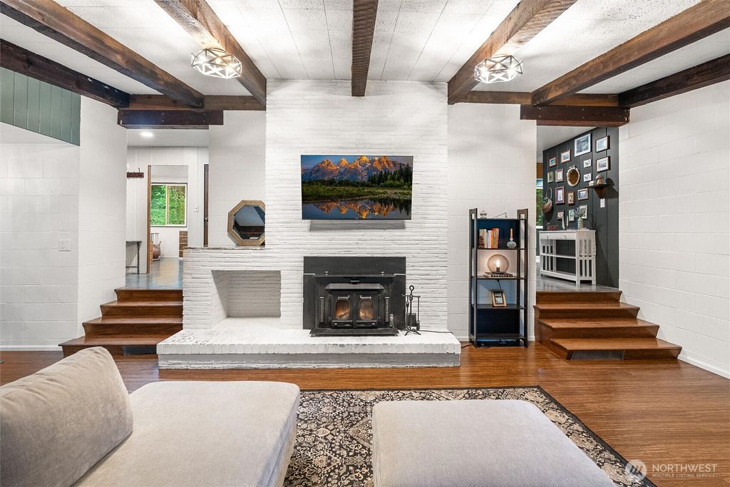 Photo of 17522 33rd Avenue NE, Lake Forest Park, WA 98155 (MLS # 2424600)