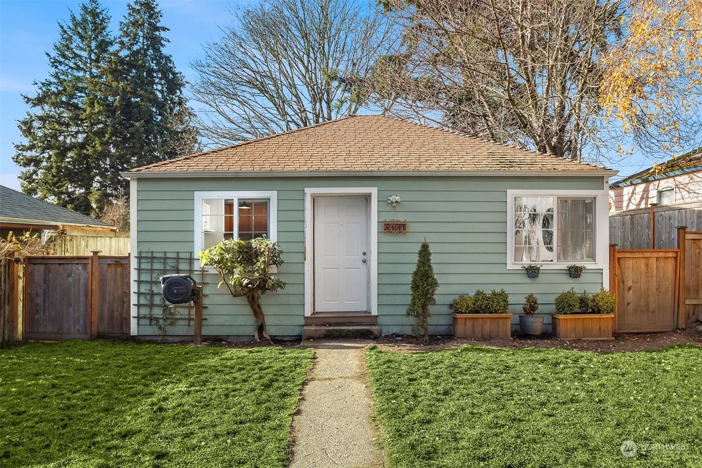 Photo of 8137 34th Avenue SW, Seattle, WA 98126 (MLS # 2314807)