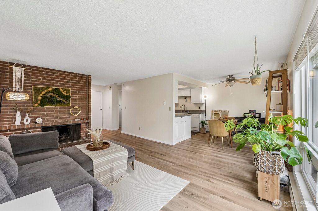 Photo of 15214 NE 8th Street #G27, Bellevue, WA 98005 (MLS # 2519049)