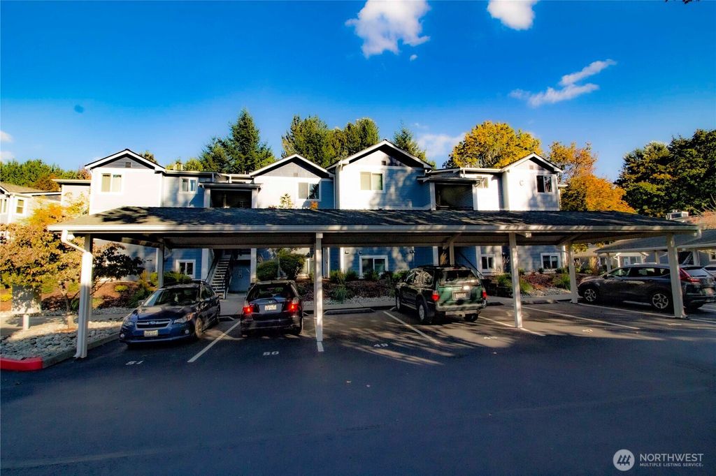 Photo of 250 NW Dogwood Street #C204, Issaquah, WA 98027 (MLS # 2396473)