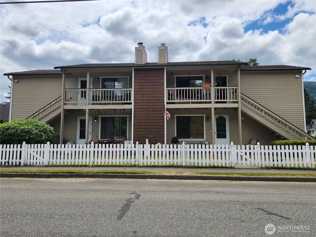 Photo of 133 W 4th Street, North Bend, WA 98045 (MLS # 2397393)
