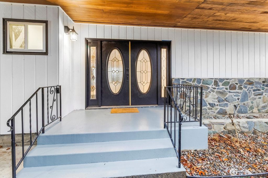 Photo of 369 14th Street, Blaine, WA 98230 (MLS # 2466655)