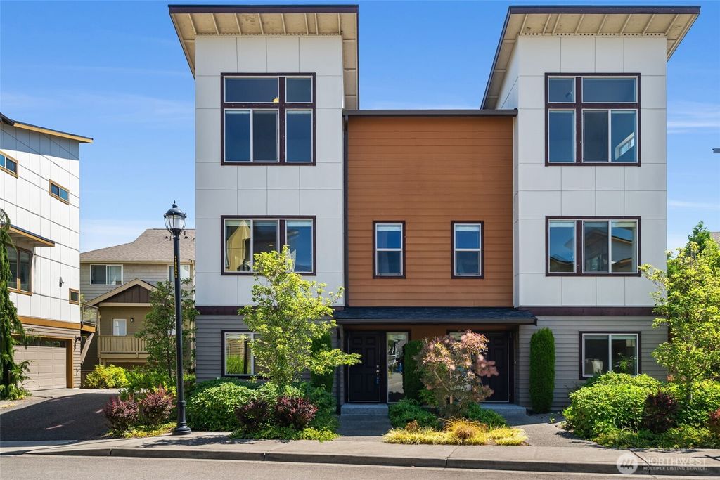 Photo of 336 CHELAN Avenue NE, Renton, WA 98059 (MLS # 2464528)