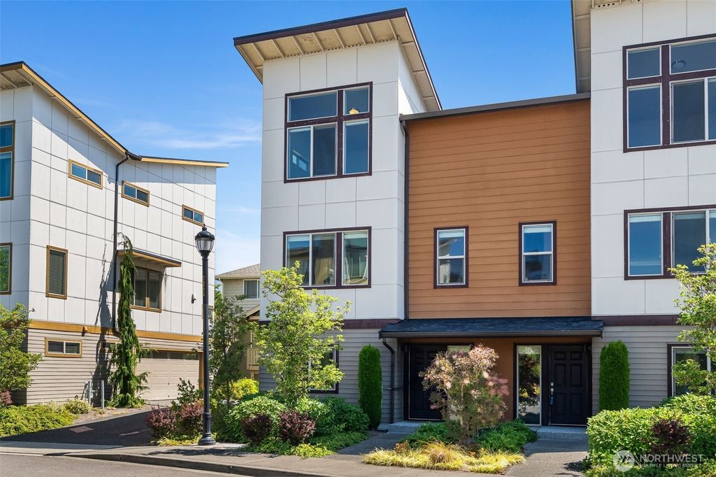 Photo of 336 CHELAN Avenue NE, Renton, WA 98059 (MLS # 2464528)