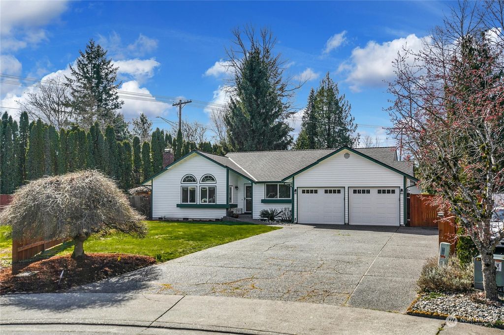 Photo of 4704 136th Place NE, Marysville, WA 98271 (MLS # 2192187)
