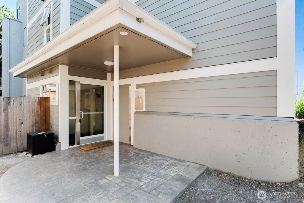 Photo of 1200 6th Avenue N #6, Seattle, WA 98109 (MLS # 2440030)