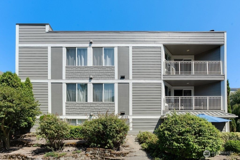 Photo of 1200 6th Avenue N #6, Seattle, WA 98109 (MLS # 2440030)