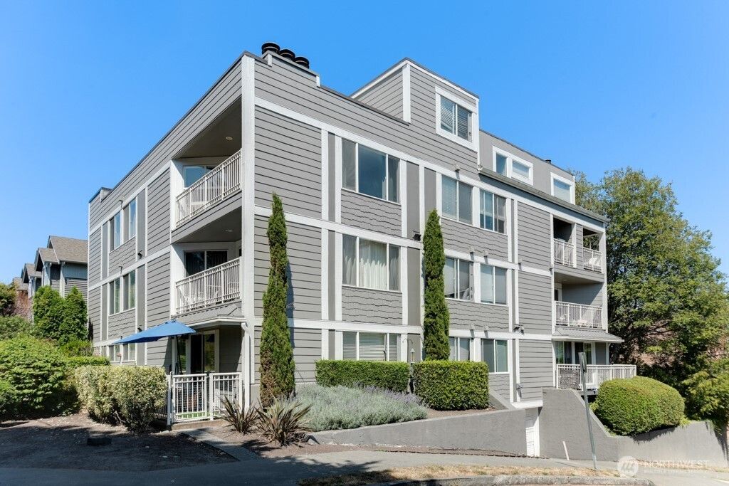 Photo of 1200 6th Avenue N #6, Seattle, WA 98109 (MLS # 2440030)