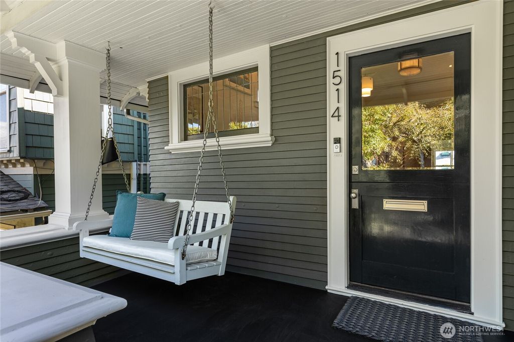 Photo of 1514 35th Avenue, Seattle, WA 98122 (MLS # 2434177)