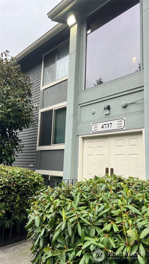 Photo of 4737 W Lake Sammamish Pkwy SE Pkwy #A208, Issaquah, WA 98027 (MLS # 2524079)