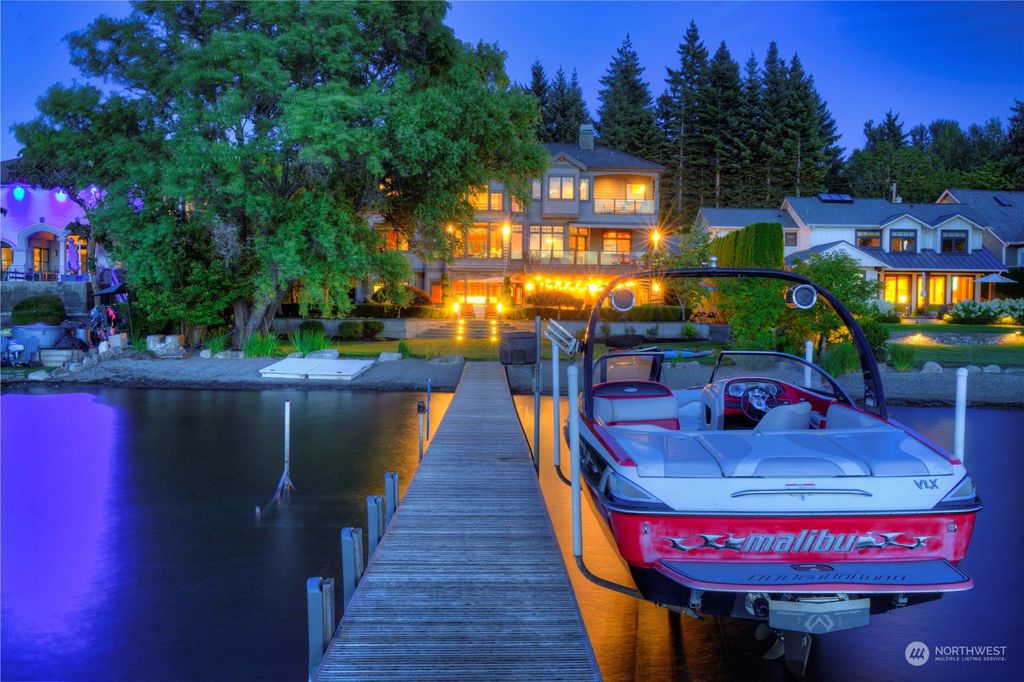 Photo of 407 East Lake Sammamish Parkway SE, Sammamish, WA 98074 (MLS # 2205158)