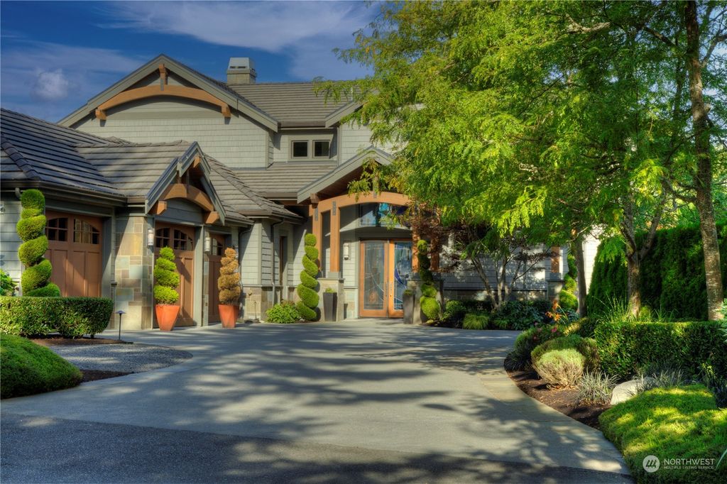 Photo of 407 East Lake Sammamish Parkway SE, Sammamish, WA 98074 (MLS # 2205158)