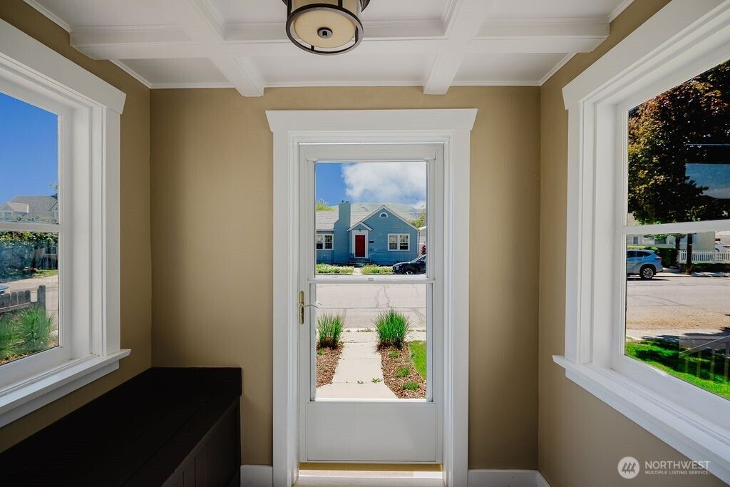 Photo of 1020 Columbine Street, Wenatchee, WA 98801 (MLS # 2525184)