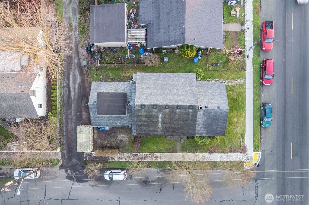 Photo of 1319 Wood Avenue, Sumner, WA 98390 (MLS # 2470096)