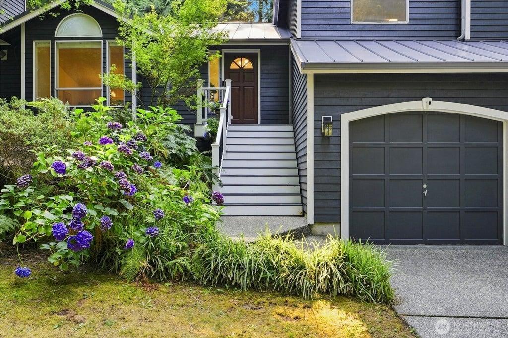 Photo of 3020 E Ames Lake Drive NE, Redmond, WA 98053 (MLS # 2570717)