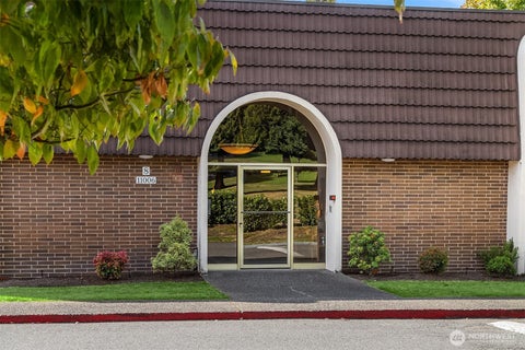 Photo of 11006 NE 68th Street #811, Kirkland, WA 98033 (MLS # 2586575)