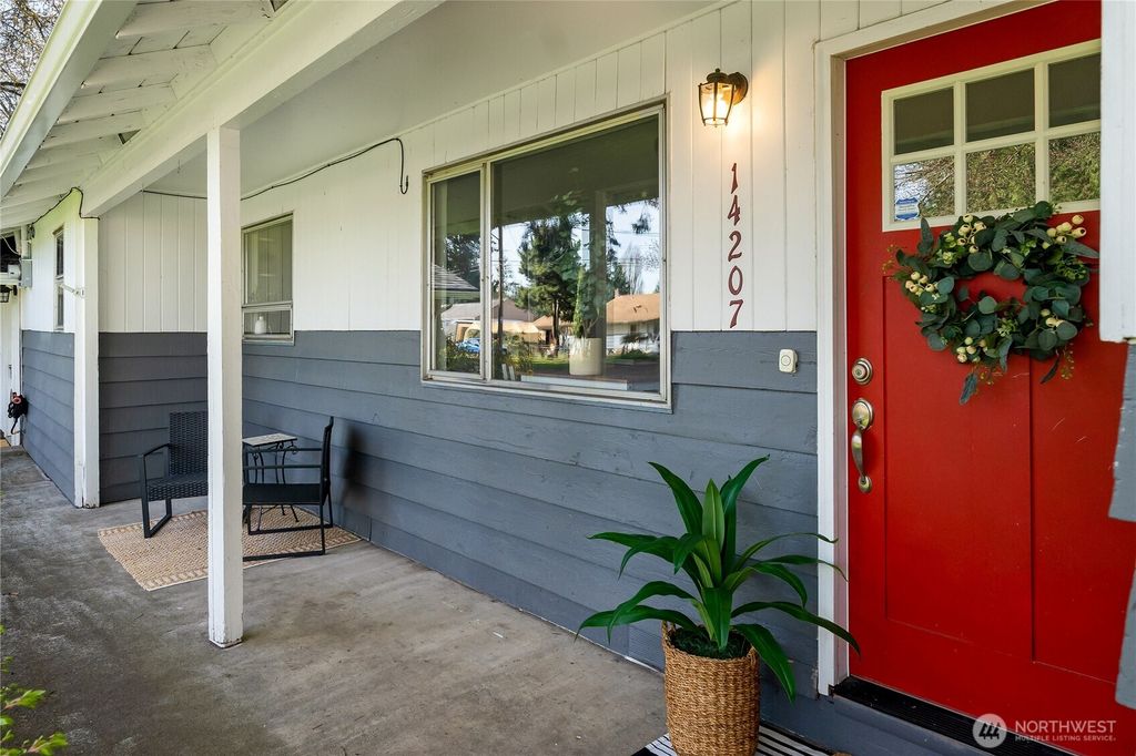 Photo of 14207 6th Avenue S, Burien, WA 98168 (MLS # 2353542)