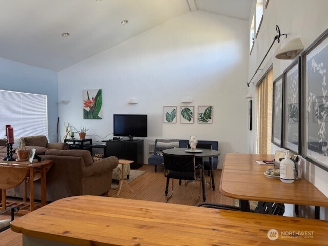 1410 N Jetty Avenue SW