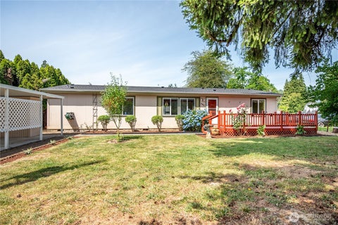 Photo of 827 NE Woodard Avenue, Castle Rock, WA 98611 (MLS # 2545715)