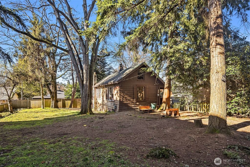 Photo of 6833 27th Avenue NE, Seattle, WA 98115 (MLS # 2332329)