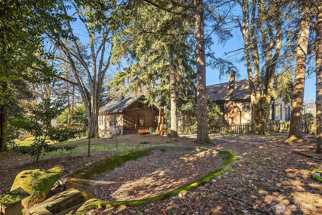 Photo of 6833 27th Avenue NE, Seattle, WA 98115 (MLS # 2332329)