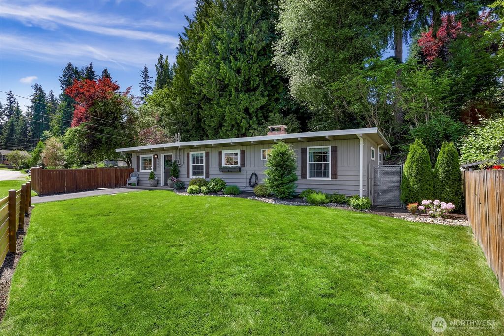 Photo of 4406 Grand Avenue, Everett, WA 98203 (MLS # 2382905)