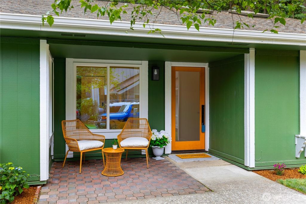 Photo of 14703 121st Court NE, Kirkland, WA 98034 (MLS # 2405879)