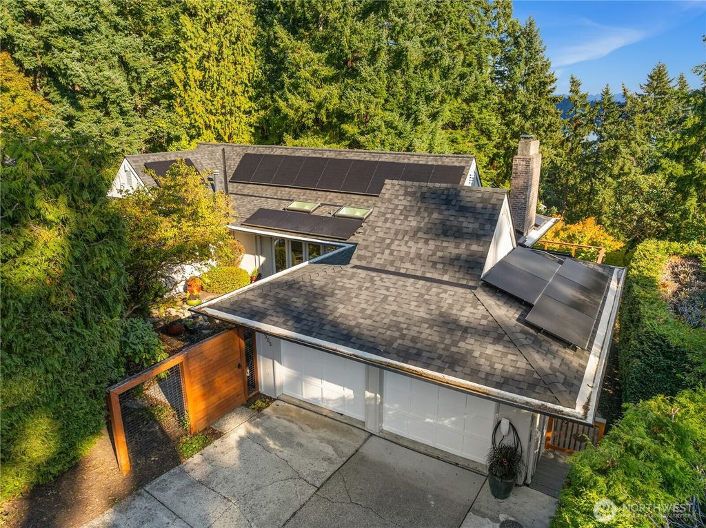 Photo of 17505 NE 4th Place, Bellevue, WA 98008 (MLS # 2468909)