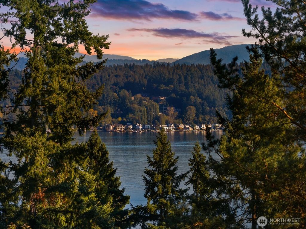 Photo of 17505 NE 4th Place, Bellevue, WA 98008 (MLS # 2468909)