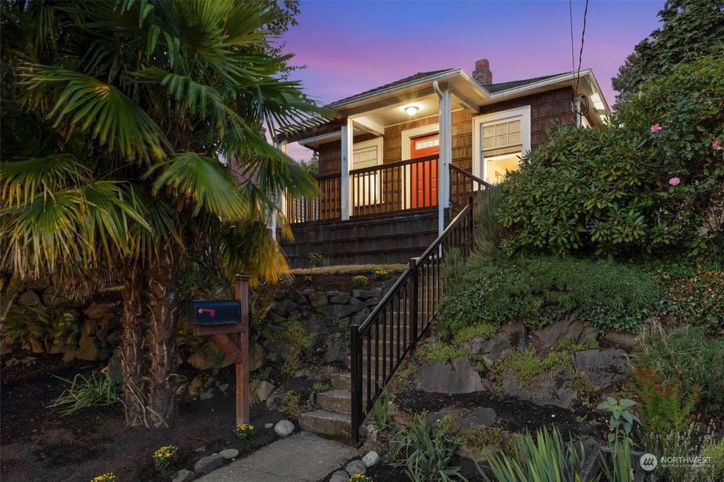 Photo of 6822 27th Avenue NE, Seattle, WA 98115 (MLS # 2282425)