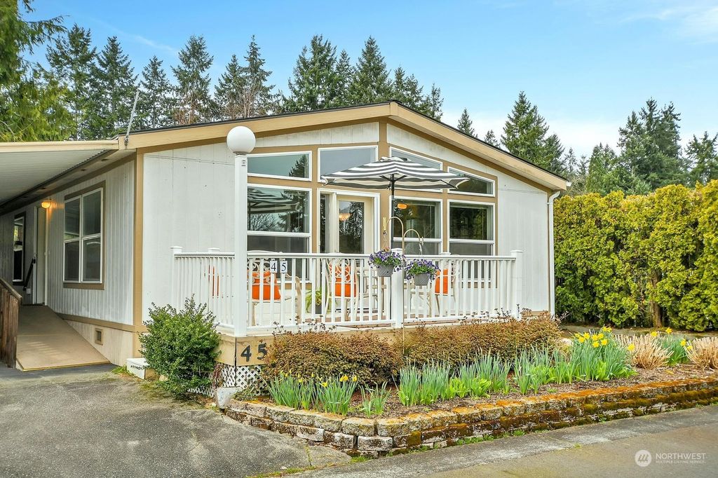 Photo of 18425 NE 95th Street, Redmond, WA 98052 (MLS # 2208310)