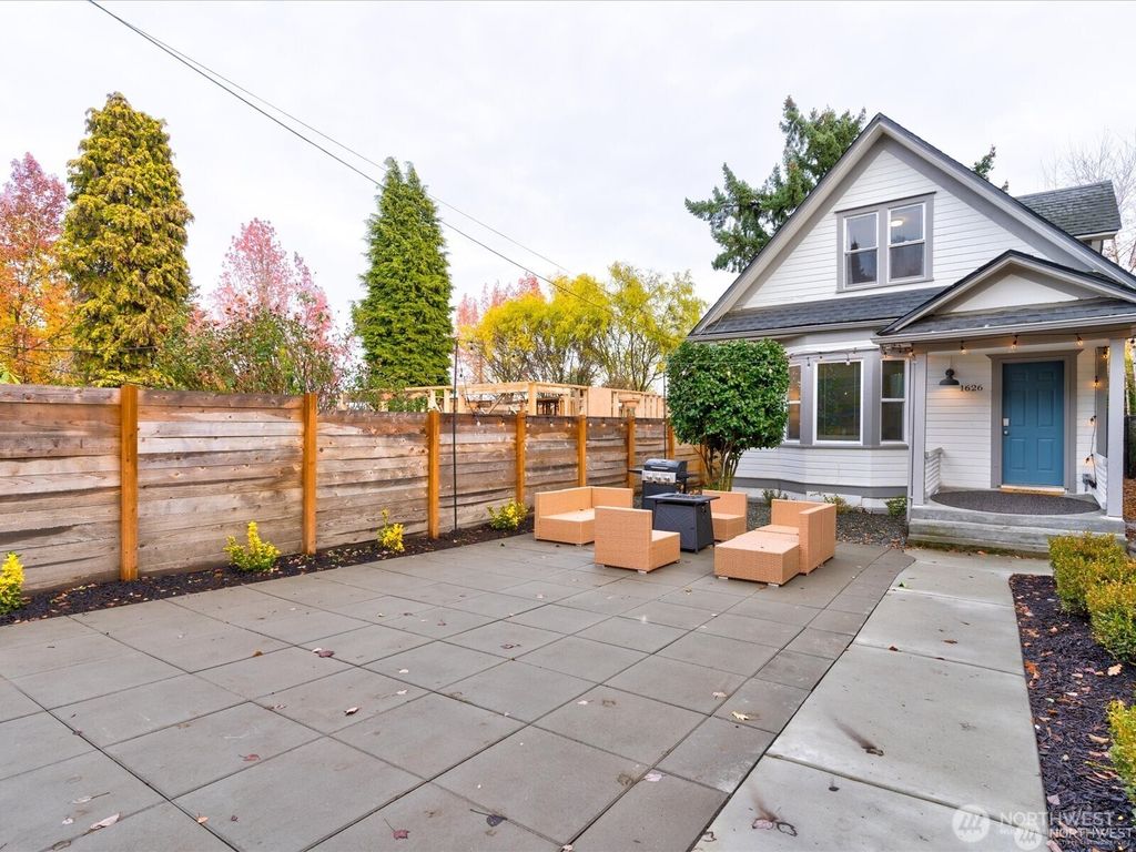 Photo of 1626 39th Avenue E, Seattle, WA 98112 (MLS # 2514840)