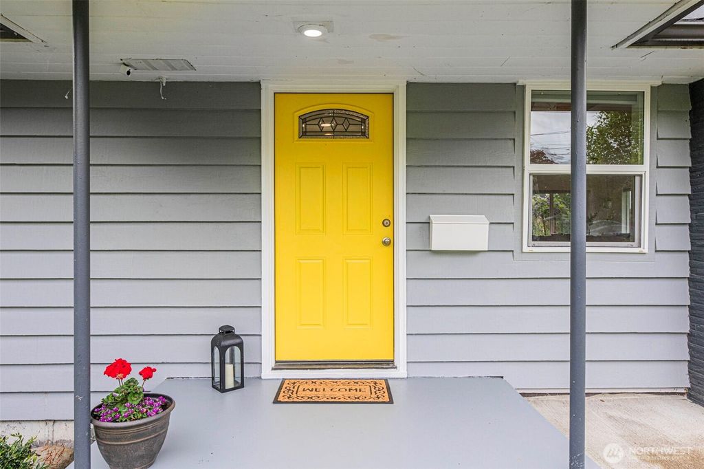 Photo of 411 Avenue J, Snohomish, WA 98290 (MLS # 2384184)