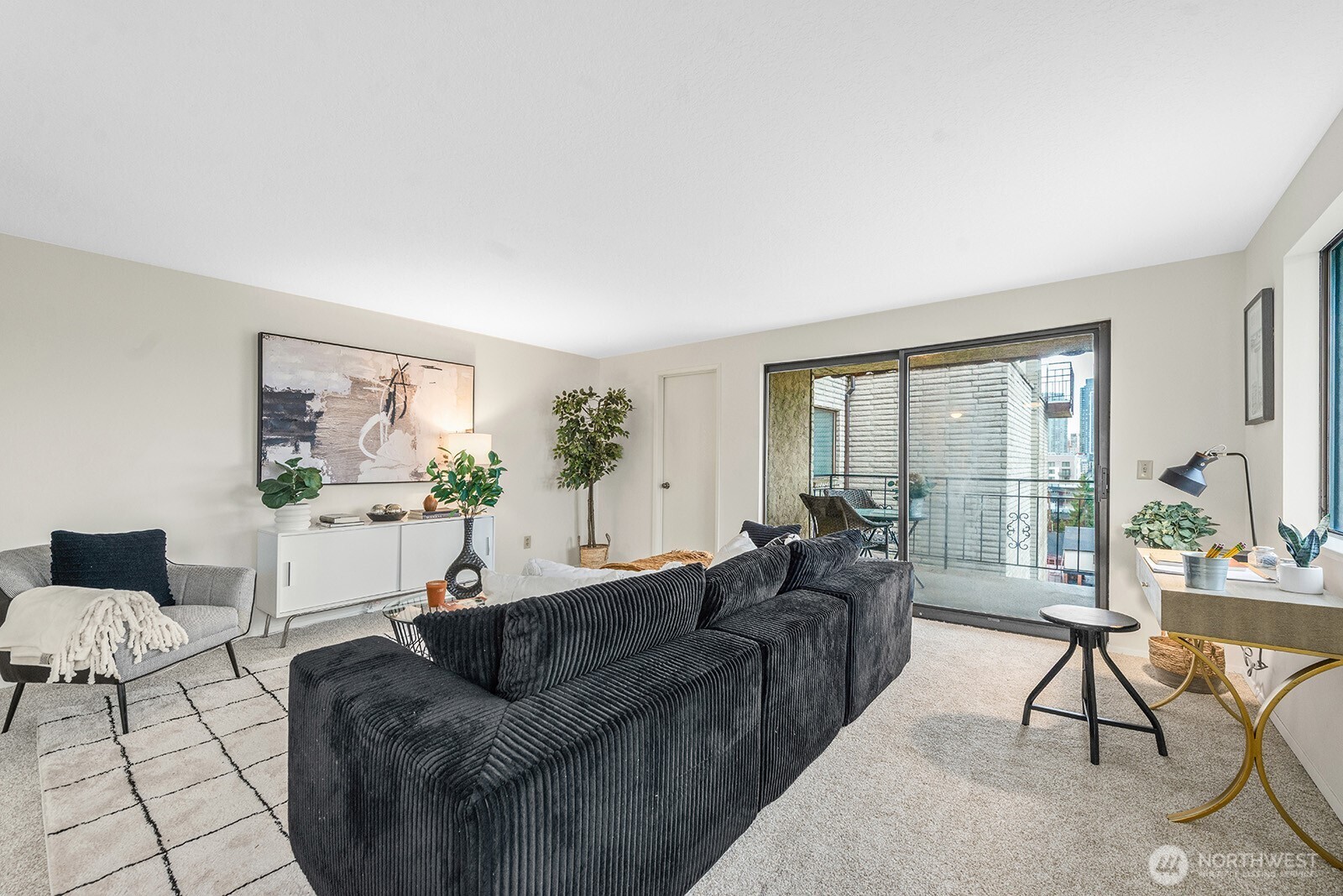 610 Aloha Street 404