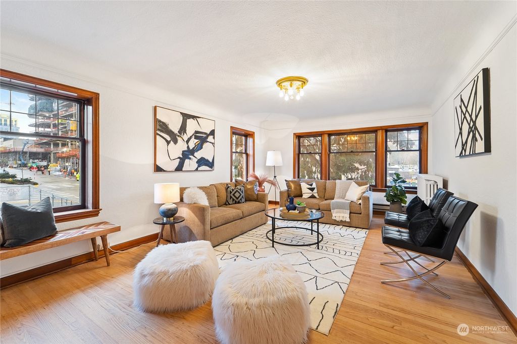 Photo of 4235 Brooklyn Avenue NE #305, Seattle, WA 98105 (MLS # 2177575)