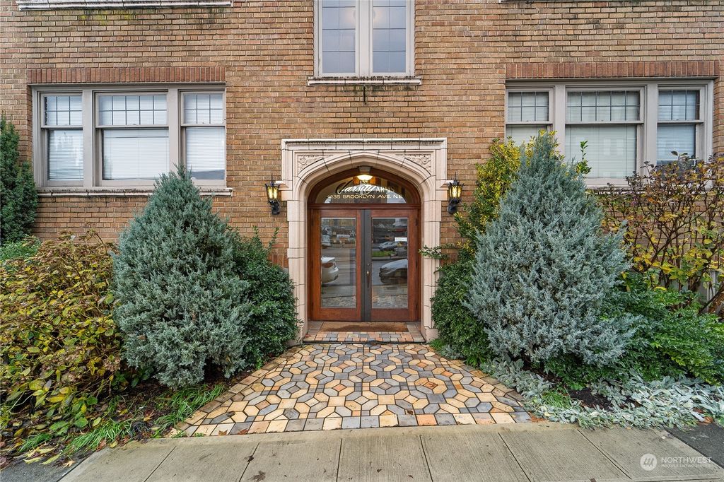 Photo of 4235 Brooklyn Avenue NE #305, Seattle, WA 98105 (MLS # 2177575)
