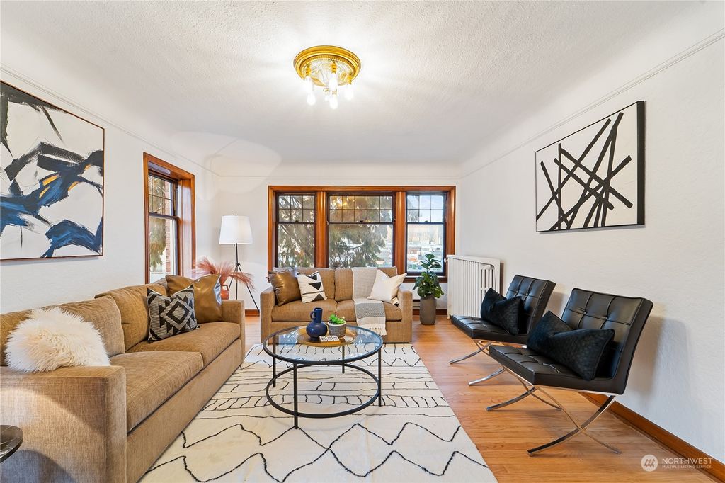 Photo of 4235 Brooklyn Avenue NE #305, Seattle, WA 98105 (MLS # 2177575)
