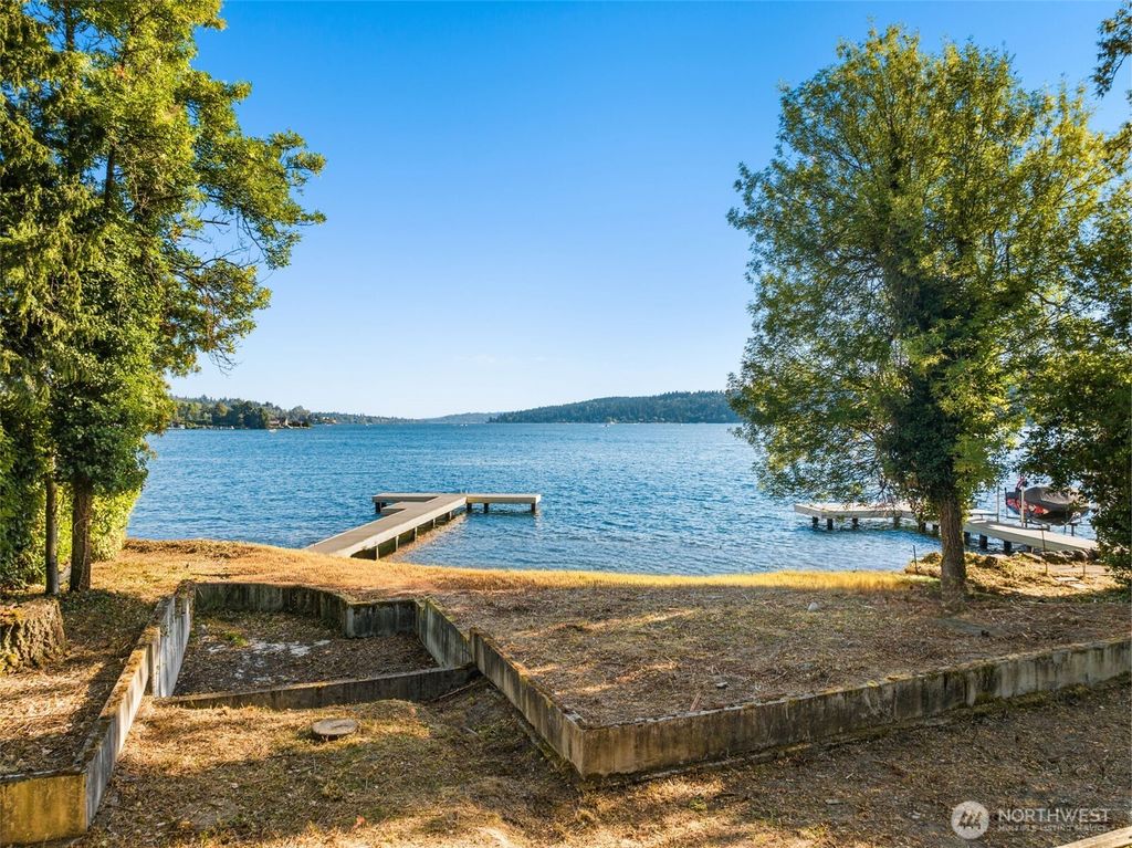 Photo of 10879 SE Lake Road, Bellevue, WA 98004 (MLS # 2419771)