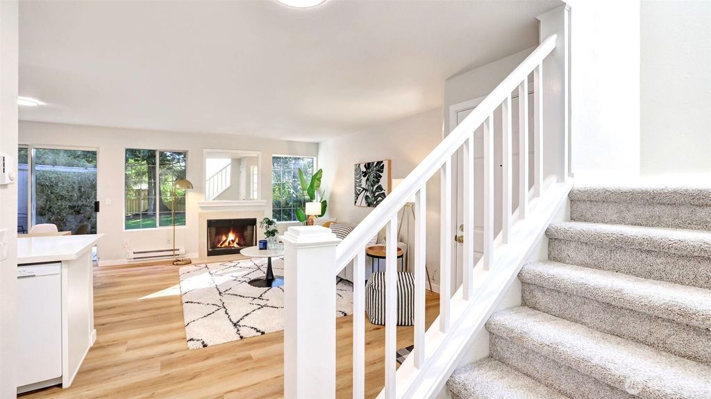 Photo of 610 122nd Avenue NE, Bellevue, WA 98005 (MLS # 2344983)