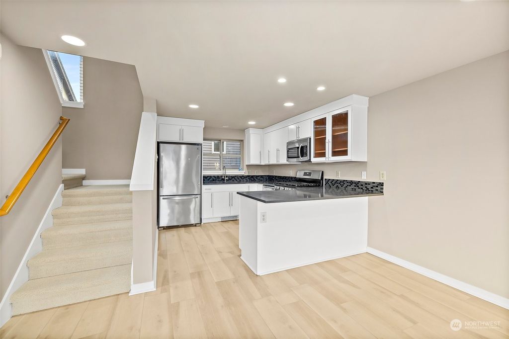 Photo of 927 N 85th Street #A, Seattle, WA 98103 (MLS # 2318019)