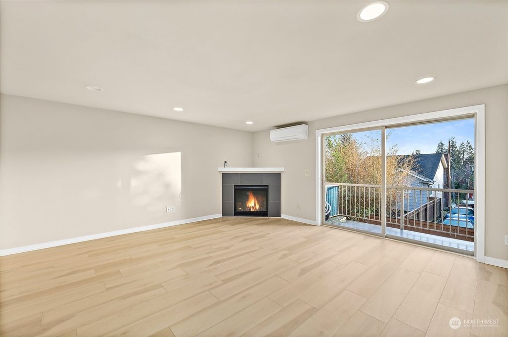 Photo of 927 N 85th Street #A, Seattle, WA 98103 (MLS # 2318019)