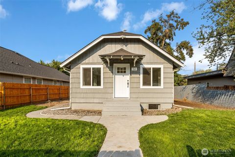 Photo of 713 N Roosevelt Street, Walla Walla, WA 99362 (MLS # 2432112)