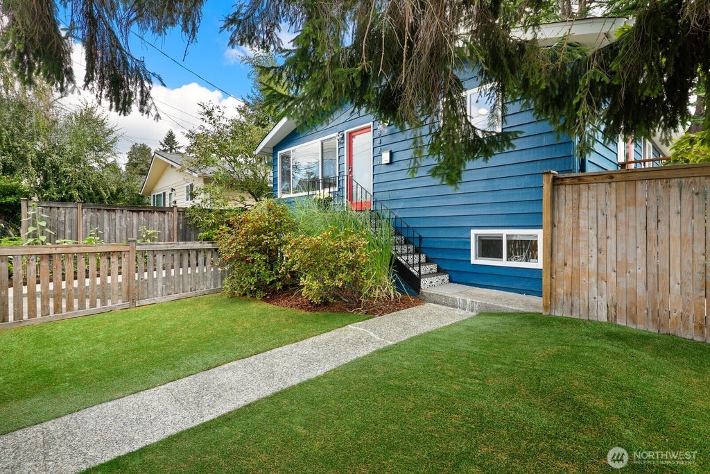 Photo of 6842 25th Avenue NE, Seattle, WA 98115 (MLS # 2585565)