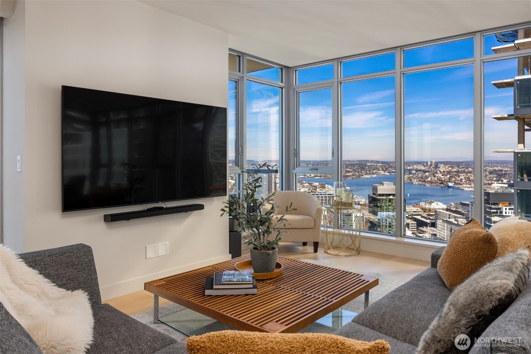 583 Battery Street 3802