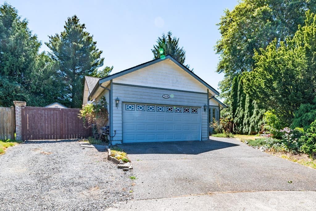 Photo of 7026 66th Avenue NE, Marysville, WA 98270 (MLS # 2562083)