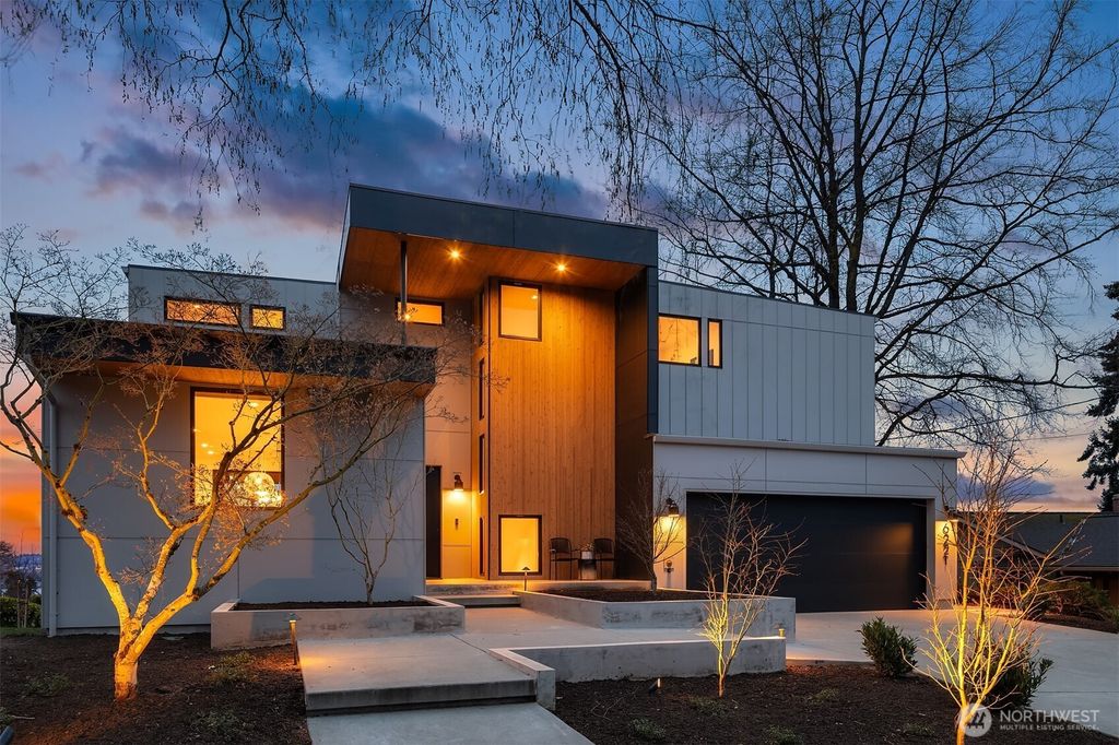 Photo of 6221 83rd Place SE, Mercer Island, WA 98040 (MLS # 2374476)