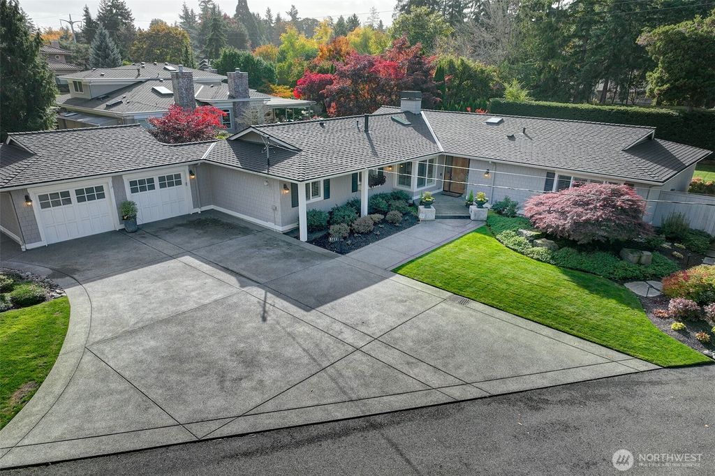 Photo of 8711 NE 11th Street, Medina, WA 98039 (MLS # 2449532)