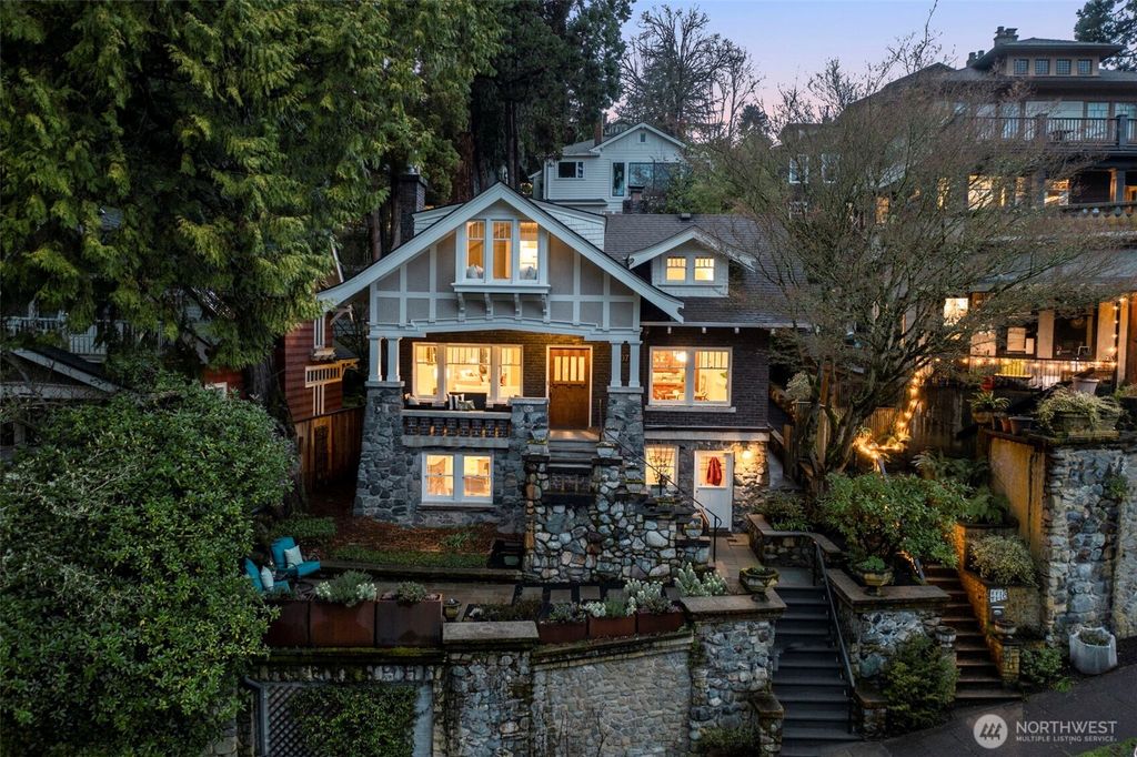 Photo of 1107 Grand Avenue, Seattle, WA 98122 (MLS # 2485893)